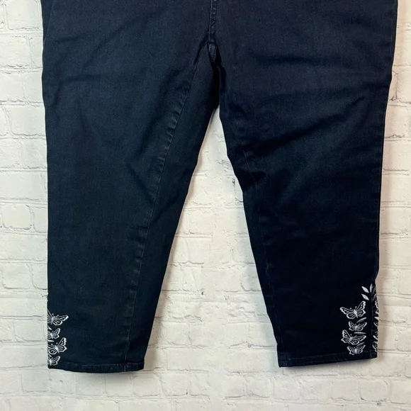 BloomChic Dark Blue Cropped Jeans with Embroidery Butterfly Detail Plus Size 14 - Picture 5 of 8